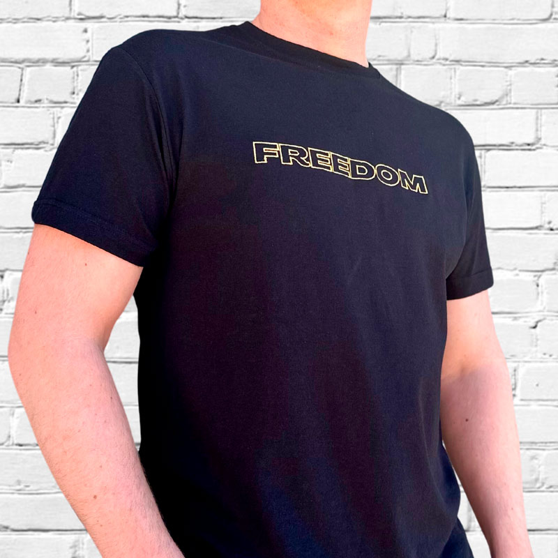 Без бренда Футболка з вишивкою золотим Freedom Без бренда Футболка з вишивкою золотим Freedom