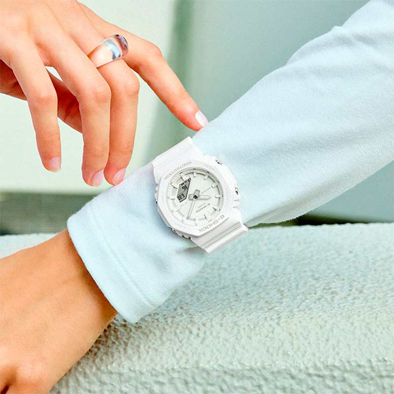 Casio GMA-P2100-7AER Casio GMA-P2100-7AER