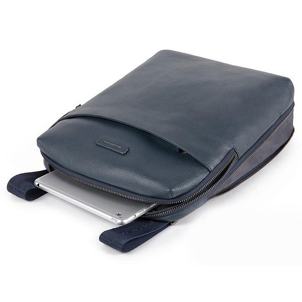 Piquadro MODUS Restyling/Blue  Сумка верт. на ремне с отдел. для iPad (26x31x5)