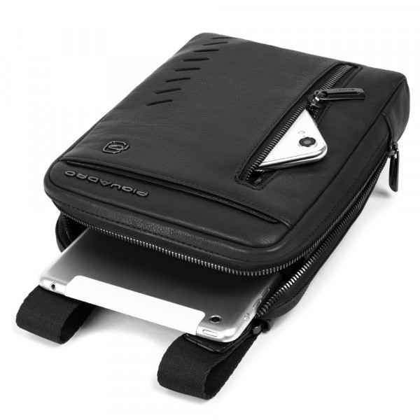 Piquadro NABUCCO/Black  Сумка верт. с отдел. для iPad mini на ремне (16,5x22x5)